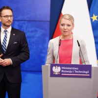 Minister rozwoju i technologii, Waldemar Buda i Główna inspektor Nadzoru Budowlanego, Dorota Cabańska na uroczystości wręczenia statuetek w konkursie studenckim 