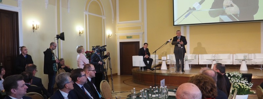 Minister Andrzej Adamczyk zaznaczył, że odpowiedzialność w zawodzie inżyniera budownictwa znajdzie swoje wzmocnienie w kodeksie urbanistyczno-budowlanym 
