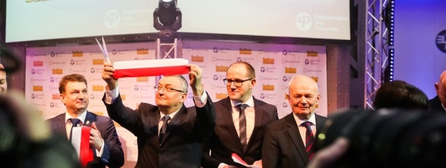 Główny Inspektor Nadzoru Budowlanego Jacek Szer (pierwszy z lewej), minister Andrzej Adamczyk, wiceminister Tomasz Żuchowski oraz prezes PIIB Andrzej Roch Dobrucki podczas otwarcia targów BUDMA 2017 (źródło: Centrum Prasowe MTP)