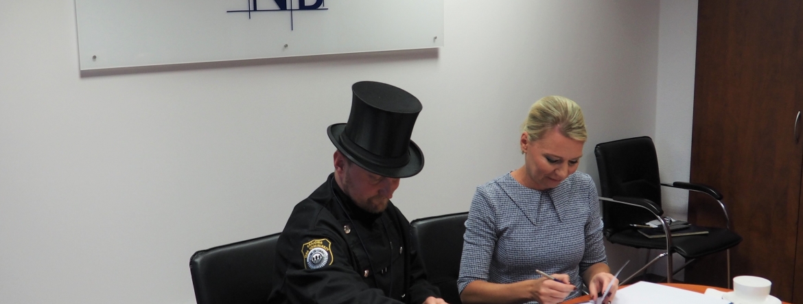 Główny Inspektor Nadzoru Budowlanego, Dorota Cabańska, podpisuje listy intencyjne dotyczące współpracy przy projekcie ZONE z organizacjami kominiarskimi 